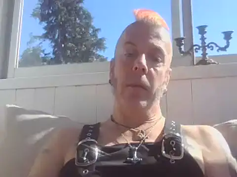 SHARPSkinhead's Live XXX Chat