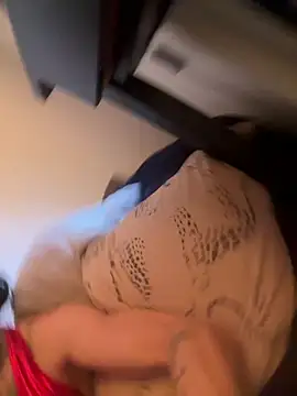 XXX chat uživo modela SkinnyLilly