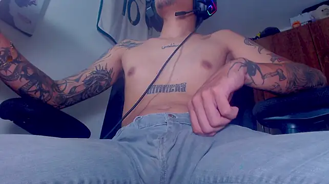 theskateboy Adlı Modelin Canlı XXX Sohbeti