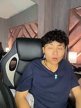 צ'אט XXX בשידור חי של ian_mathias_