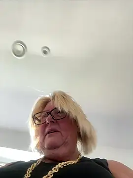 Chat XXX en directo de MoistCurveyChanel