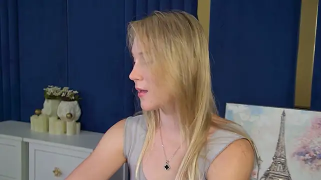 ElaraVoltage live XXX chat