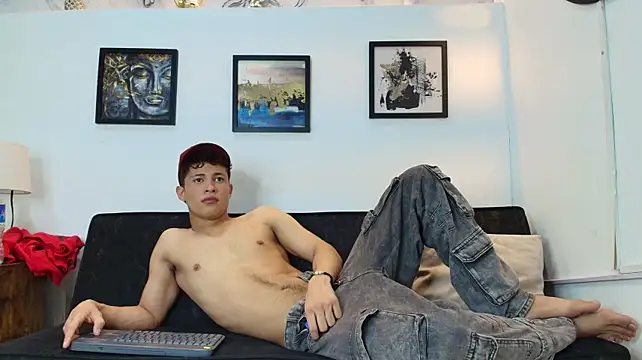 YOUNG_BOYS_HELL Adlı Modelin Canlı XXX Sohbeti