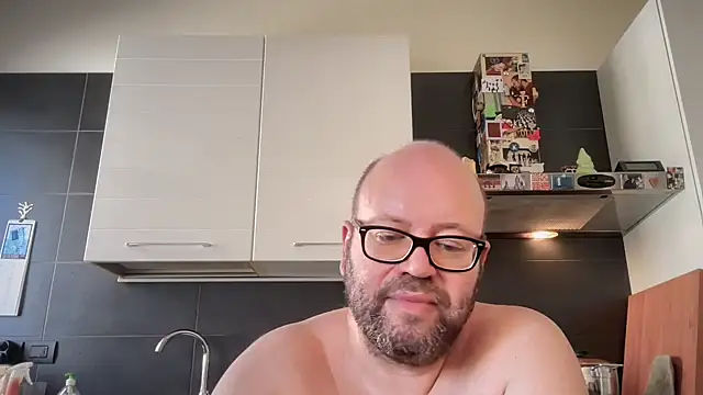 theitalianbear's Live XXX Chat