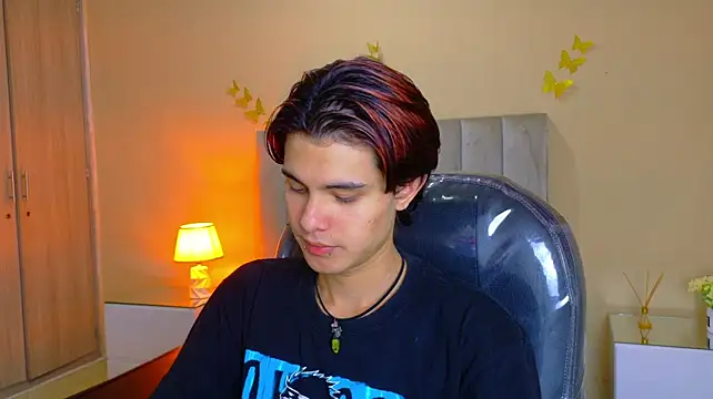 Derek_Sinn Adlı Modelin Canlı XXX Sohbeti