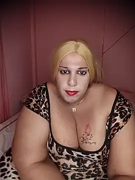 Strongshemail élő XXX-chatje