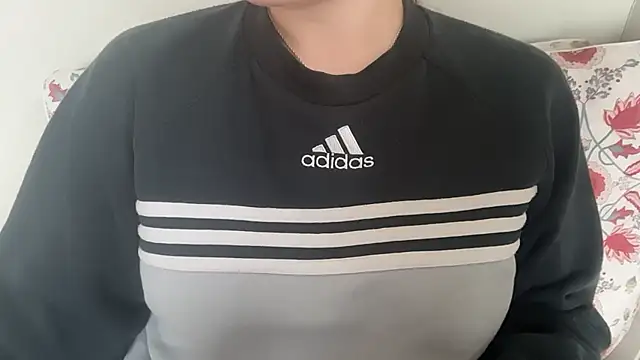 XXX chat uživo modela Lucyschickt