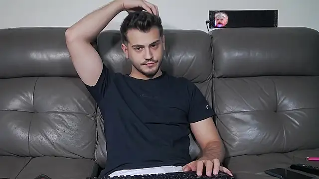 CrazyDom1 Adlı Modelin Canlı XXX Sohbeti