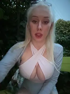 Chat XXX en directo de LaraHollywood