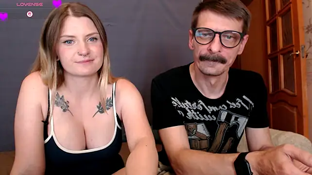 CozyCurves' Live XXX Chat
