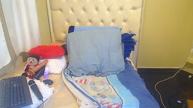NoviaveeXXX Adlı Modelin Canlı XXX Sohbeti