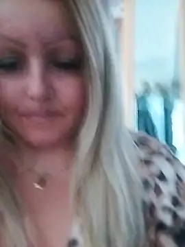 Szenyoritaa's Live XXX Chat