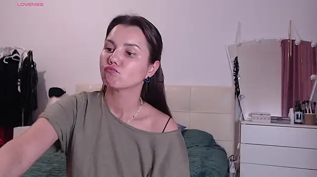 MiraMiss' Live XXX Chat