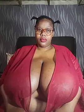 Chat +18 de BoobsQueen46K ao vivo