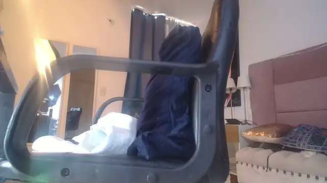 Chat +18 de lizzy_squirt ao vivo