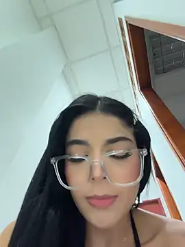 Chat +18 de ArieliciousXXX ao vivo