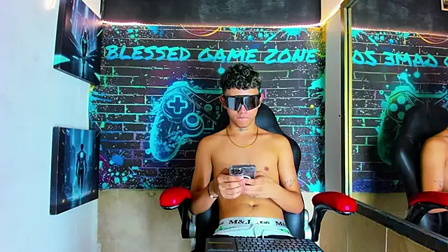 Show modela Tayler_Blessed na web-kameri