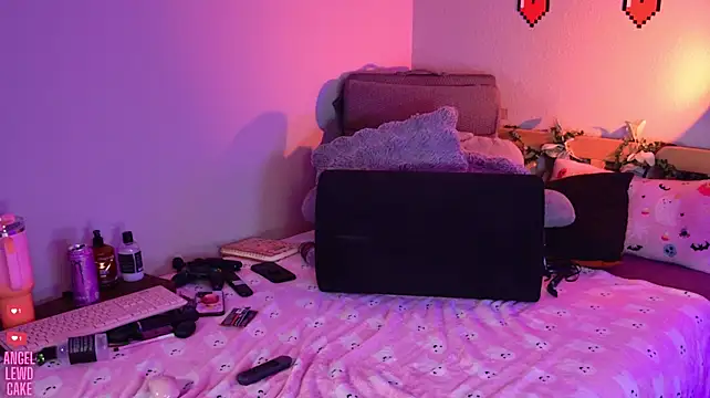 دردشة Angel-Lewd-Cake الجنسية المباشرة