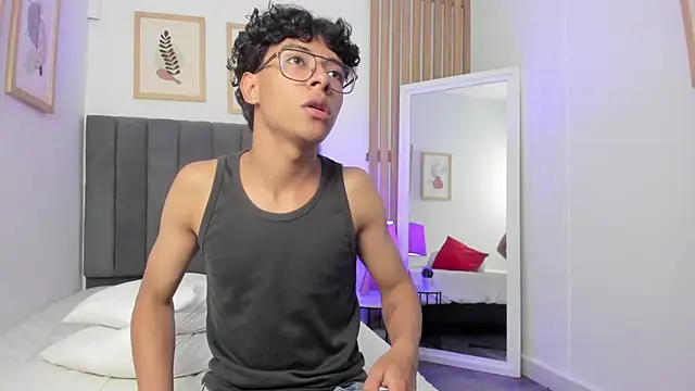XXX chat uživo modela Adams__Bobby