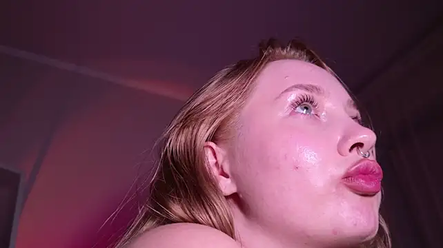 XXX chat uživo modela ooopsitscandy