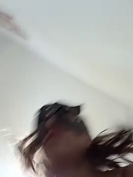 Alevsiz Adlı Modelin Canlı XXX Sohbeti