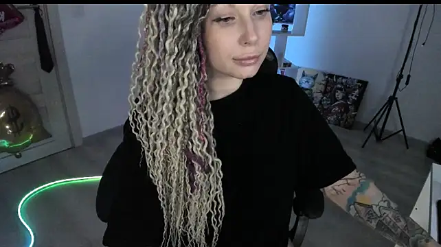 Chatroom XXX en direct de HoneySallyMoore