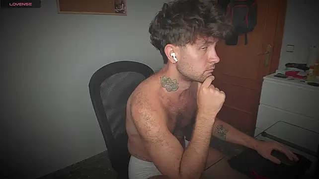 HonestAndrew Live XXX Chat