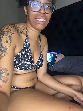 YeahhhitsBreezy Adlı Modelin Canlı XXX Sohbeti
