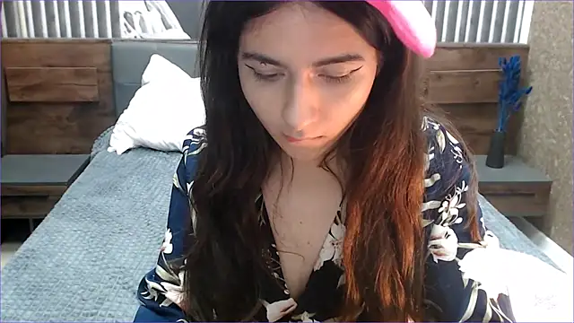 AdrianaCutes' Live XXX Chat