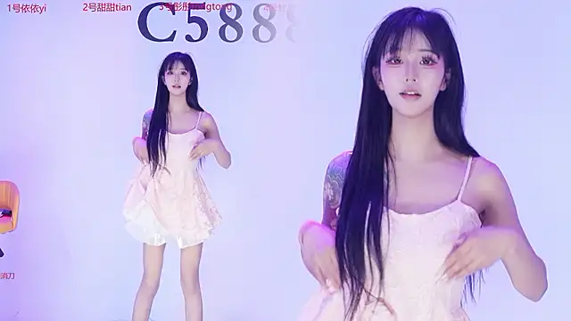 XXX chat uživo modela C5888