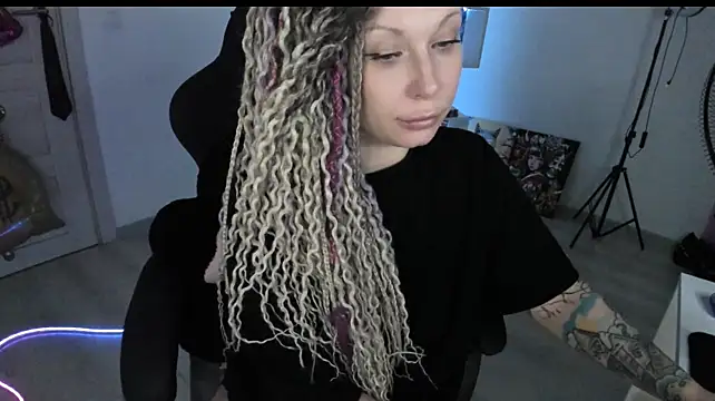 HoneySallyMoore XXX чат на живо