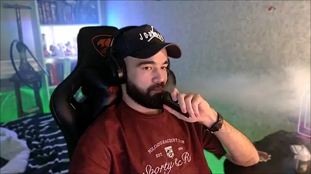 XXX chat uživo modela _Serious_Man