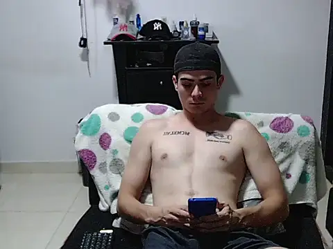 Zac_Efront Adlı Modelin Canlı XXX Sohbeti