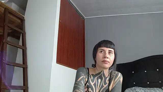 Emilia_1995's Live XXX Chat