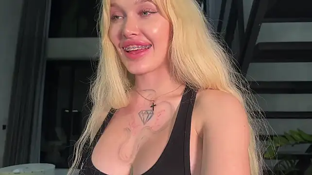 Golden_Aline Adlı Modelin Canlı XXX Sohbeti