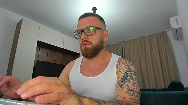 Chatroom XXX en direct de Findom_guy
