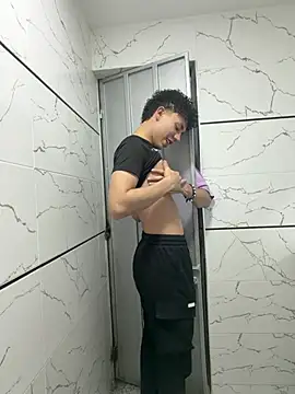 צ'אט XXX בשידור חי של yoursexyjose