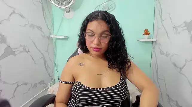 valeria_martinez19 Adlı Modelin Canlı XXX Sohbeti