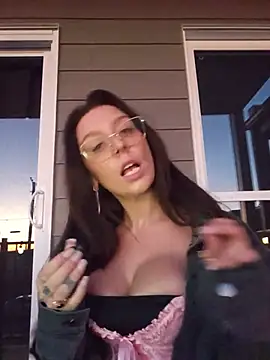 צ'אט XXX בשידור חי של LilyOrion