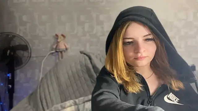 XXX chat uživo modela Elirya