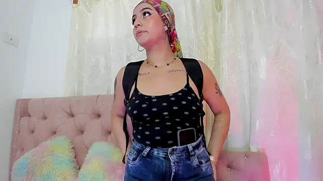 XXX chat uživo modela Heidy777isaac