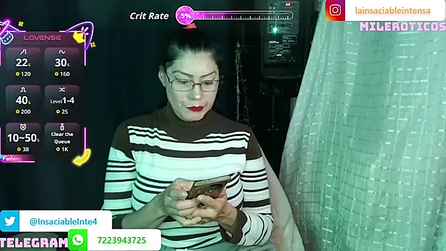 צ'אט XXX בשידור חי של LaInsaciableIntensa