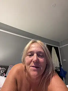 Blondnboujee53 现场XXX聊天
