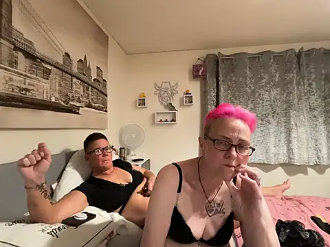 Curvy-Jinx's Live XXX Chat