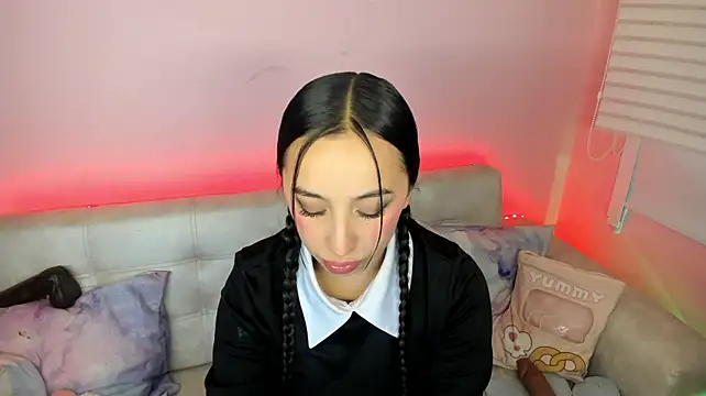 tinysara's Live XXX Chat