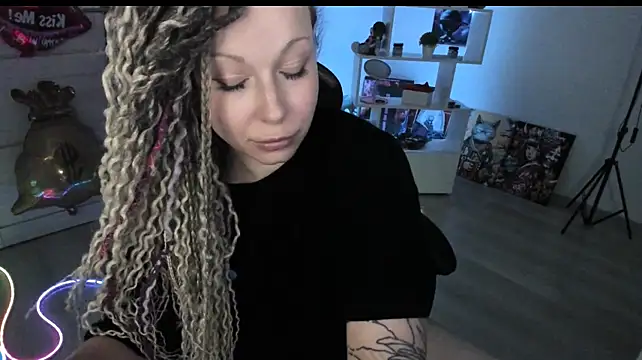 HoneySallyMoore's Live XXX Chat