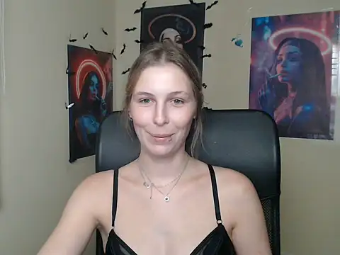 StrangerGi Adlı Modelin Canlı XXX Sohbeti