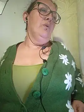 _Saraqueen-- Chat XXX in diretta
