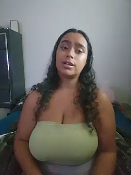 צ'אט XXX בשידור חי של cinnaminnie