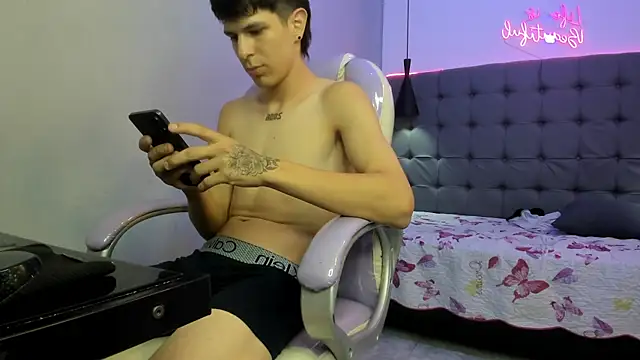 Chat +18 de Salvatore18_ ao vivo